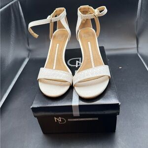 New Direction “Francine” White Open Toe Sling Back Heels Women’s Size 7  3” Heel
